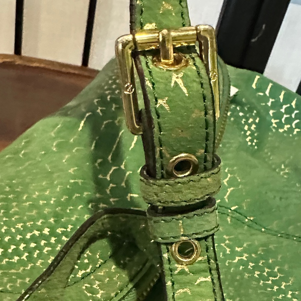 Aimee Kestenberg Green Gold Snakeskin Textured Leather Shoulder Bag Zippers EUC - Picture 3 of 13